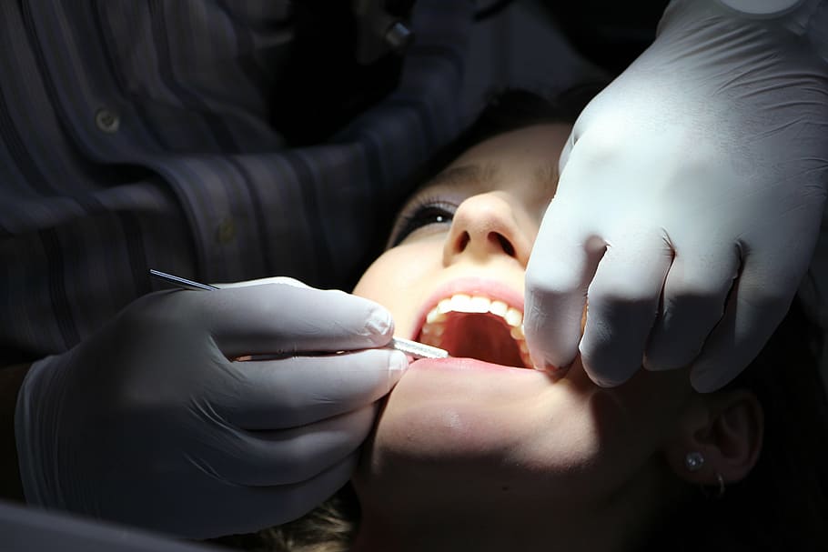 dental-repairs-treat-teeth-brushing-teeth